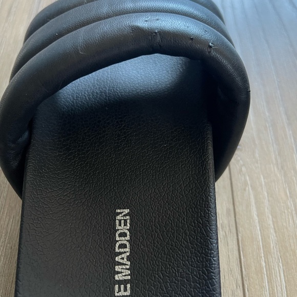 Steve Madden Padded Canny Black Slides sz 8 - Picture 12 of 16